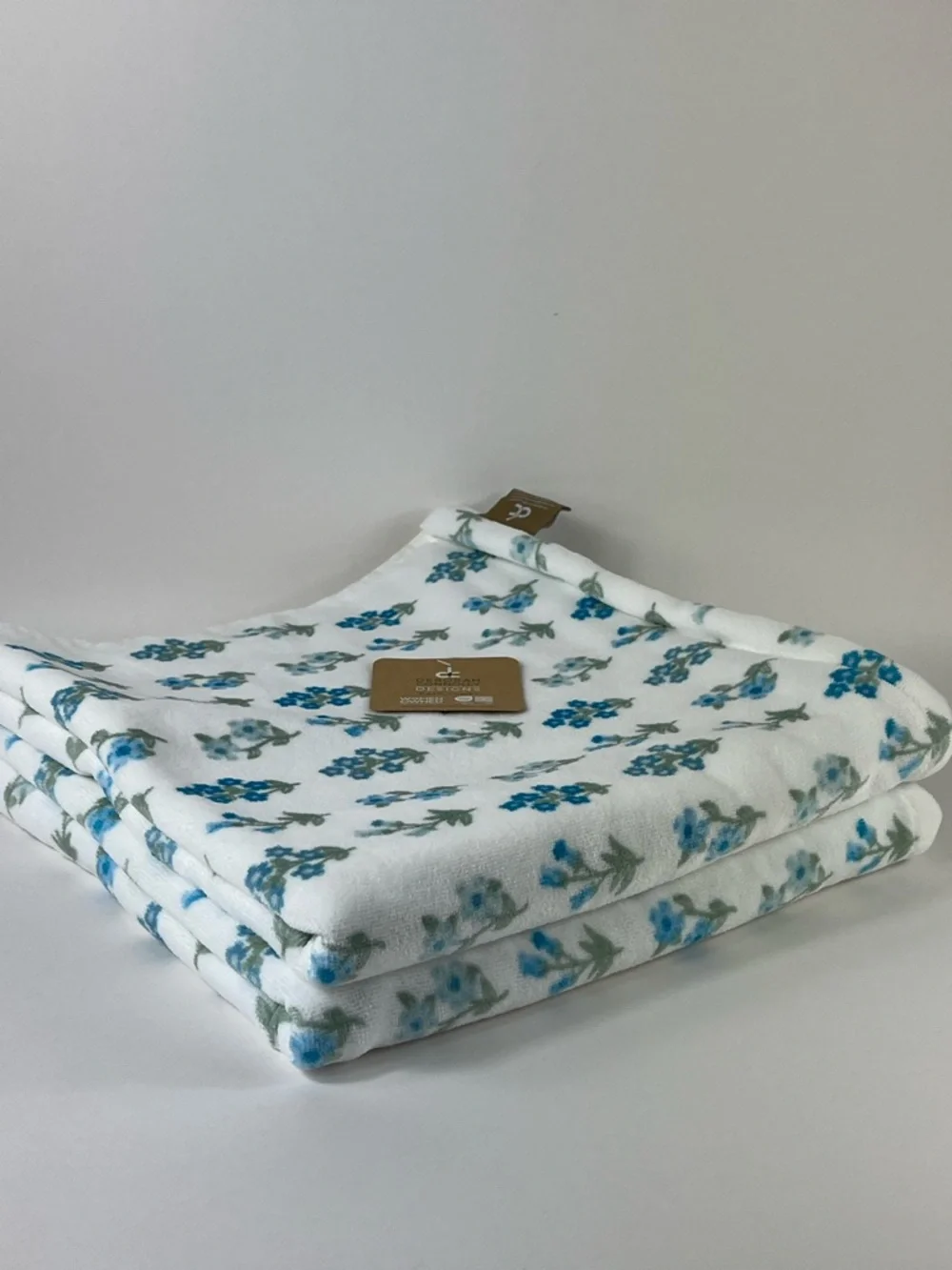 Deborah Connolly Bath Towels Blue White Floral Cotton Velour Set of 2 NEW